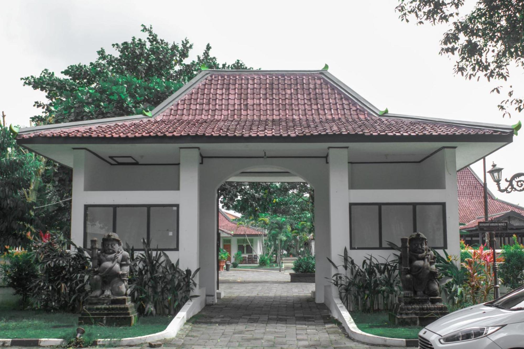Royal Brongto Hotel Yogyakarta Exterior foto